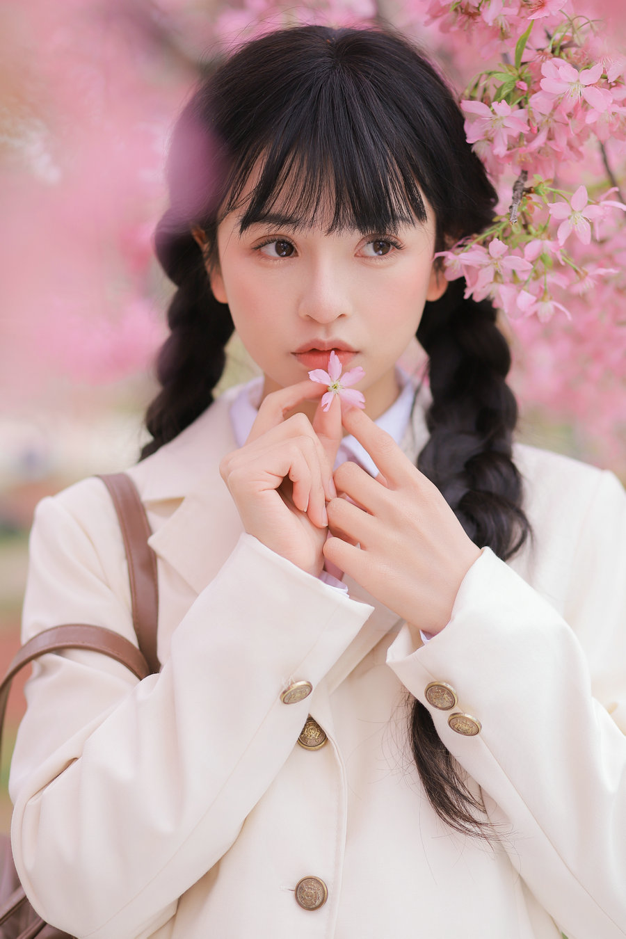 [YITUYU]艺图语 2025.04.25 樱花树下 捉到一只苏苏 [27P-242MB]