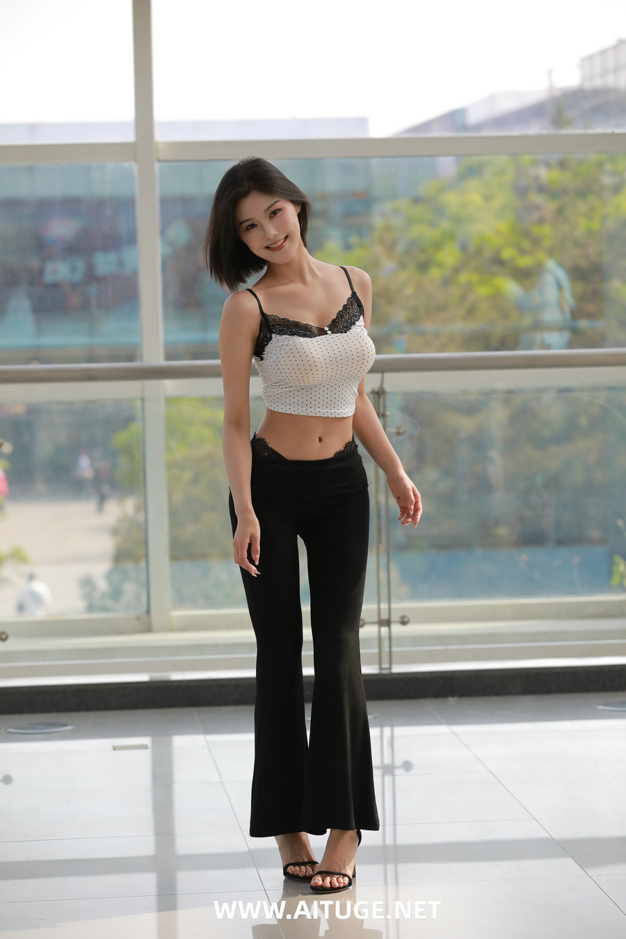 精选街拍视频 No.9386 黑色紧身裤 [272P-2.83GB]