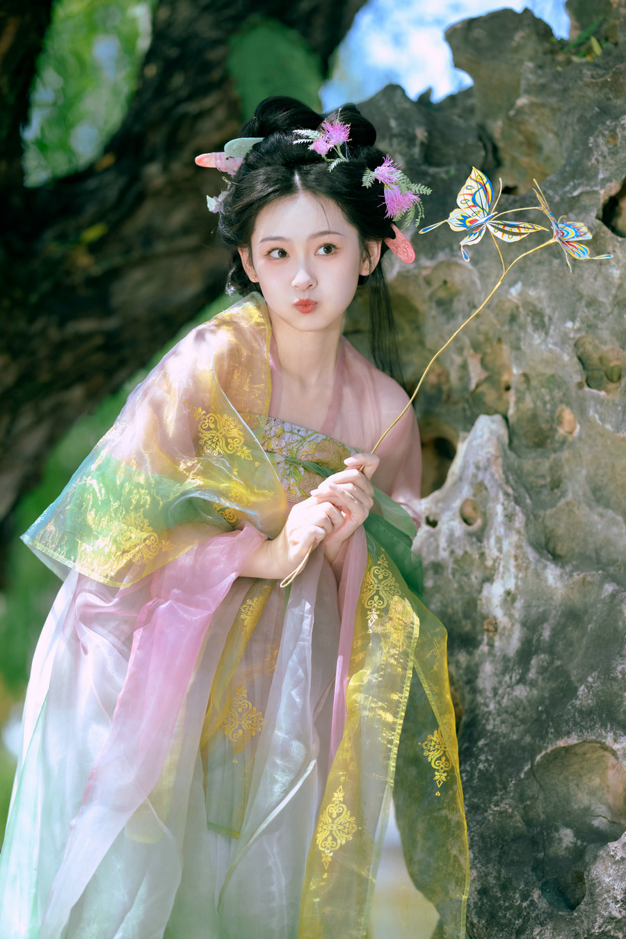 [YITUYU]艺图语 2025.05.01 初夏游园记 甜心芽芽 [29P-668MB]