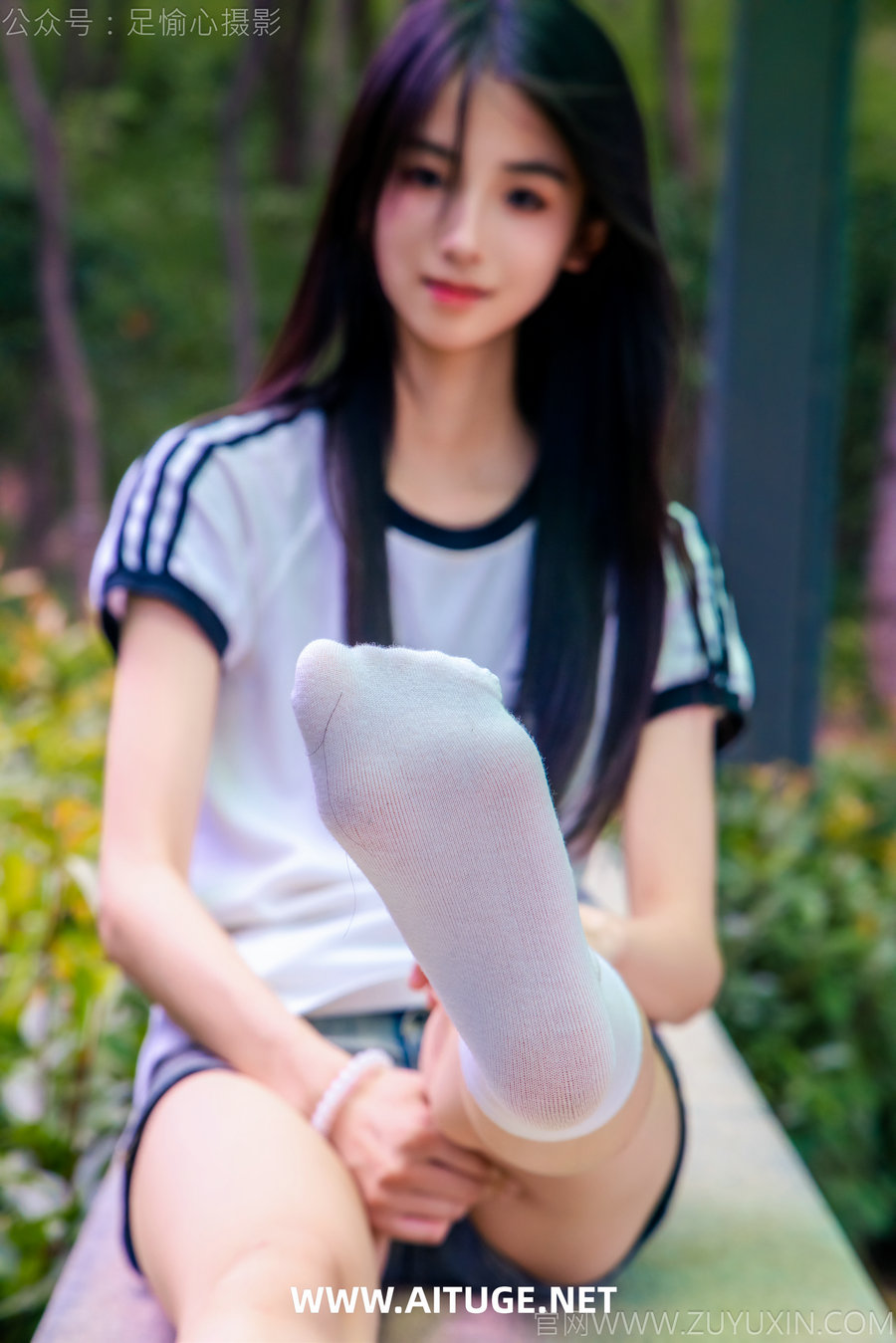 足愉心 No.051 小瑶（搭配：T恤、牛仔短裤、白棉袜、帆布鞋、裸足）[115P2V-12.9GB] ...