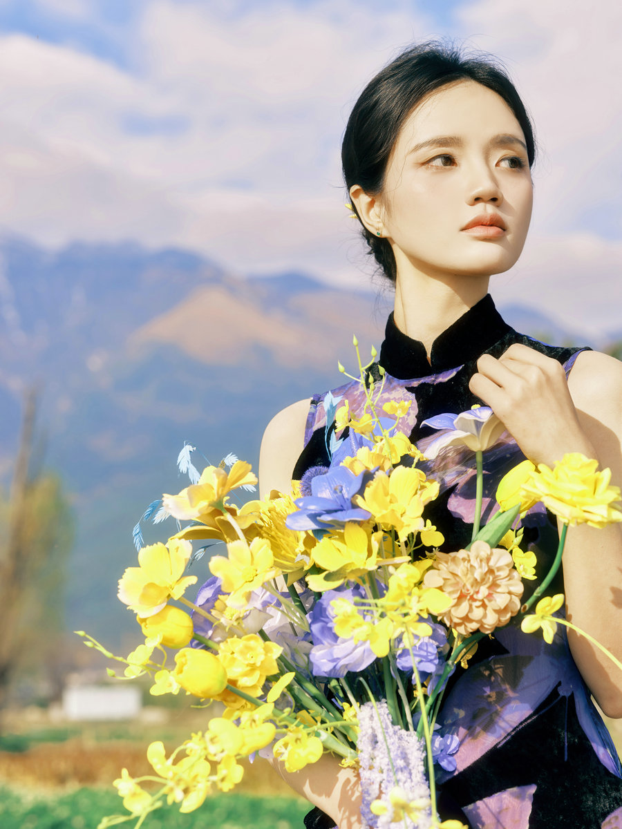 [YITUYU]艺图语 2025.05.09 蓝 橘小桃 [28P-272MB]