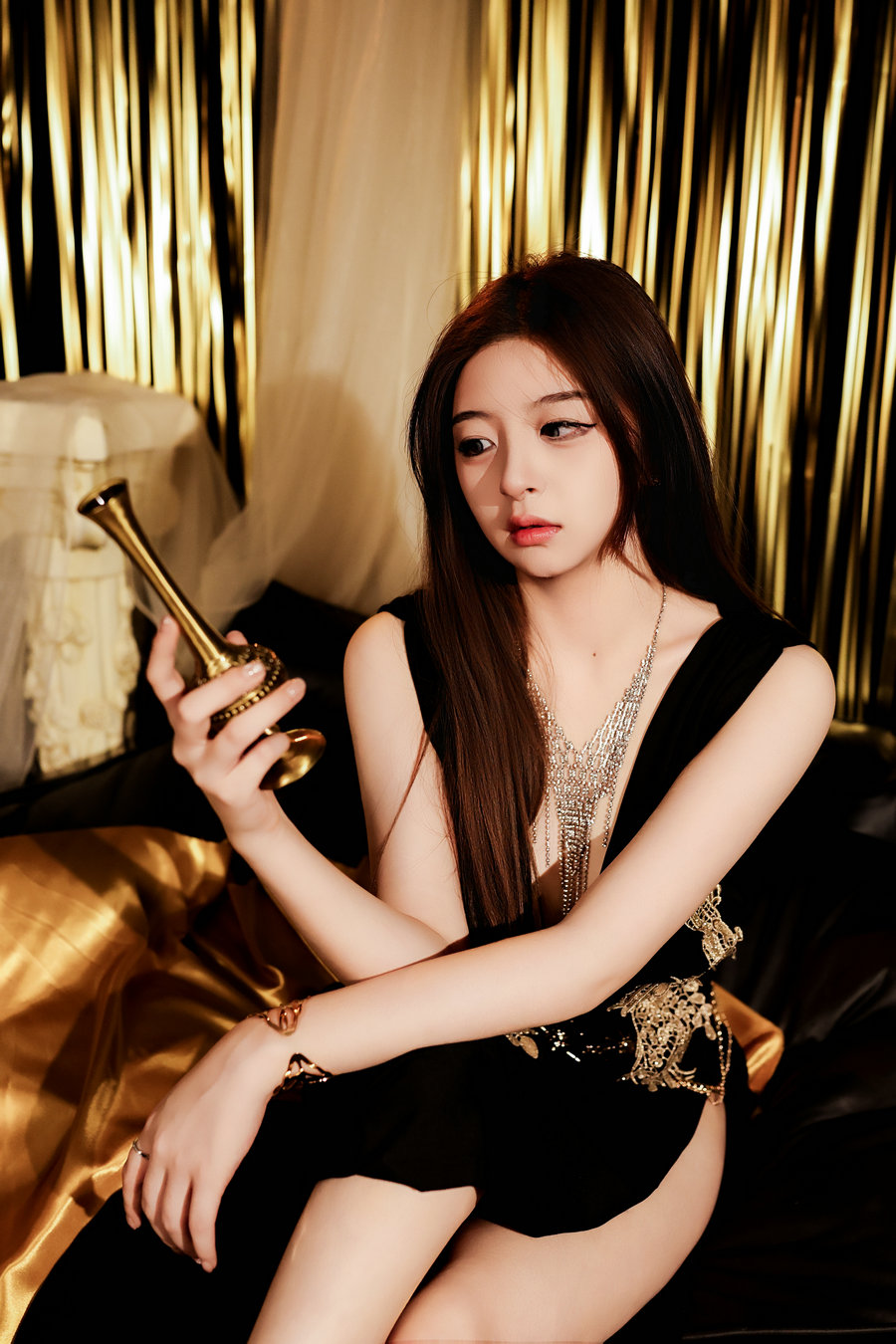 [YITUYU]艺图语 2025.05.13 金色梦境 里脊肉 [24P-406MB]