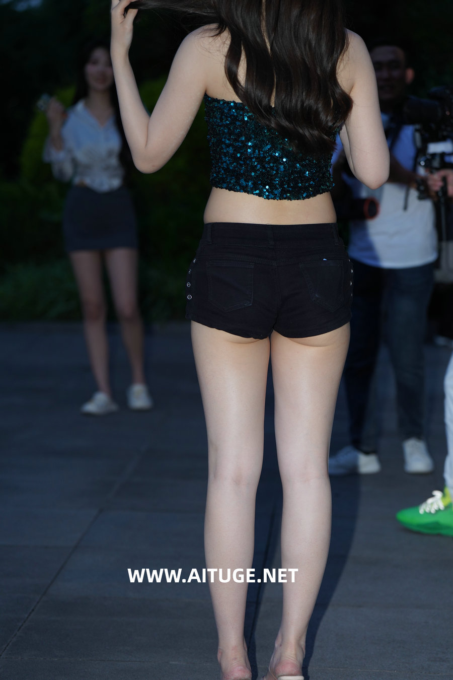 精选街拍视频 No.9484 甜美热裤抹胸 [114P-1.45GB]