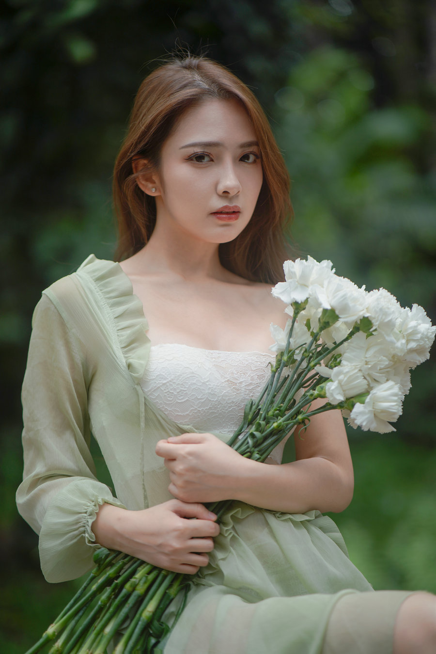 [YITUYU]艺图语 2025.05.27 森林童话：绿裙少女与光共舞 颖儿YY [39P-1.47GB]