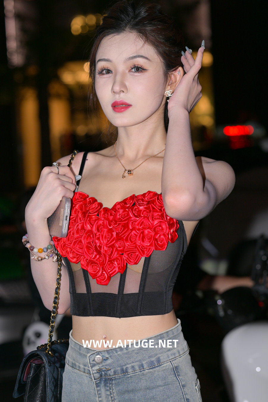 精选街拍视频 No.9545 温婉喇叭牛仔裤 [151P-3.70GB]