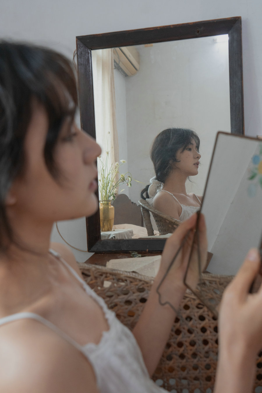 [YITUYU]艺图语 2025.05.31 窗畔漫读 小雨天气 [17P-229MB]