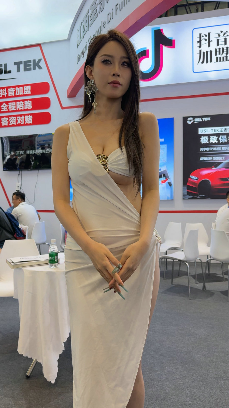 精选街拍视频 No.9561 超性感白色紧身裙 [MOV-5.06GB]