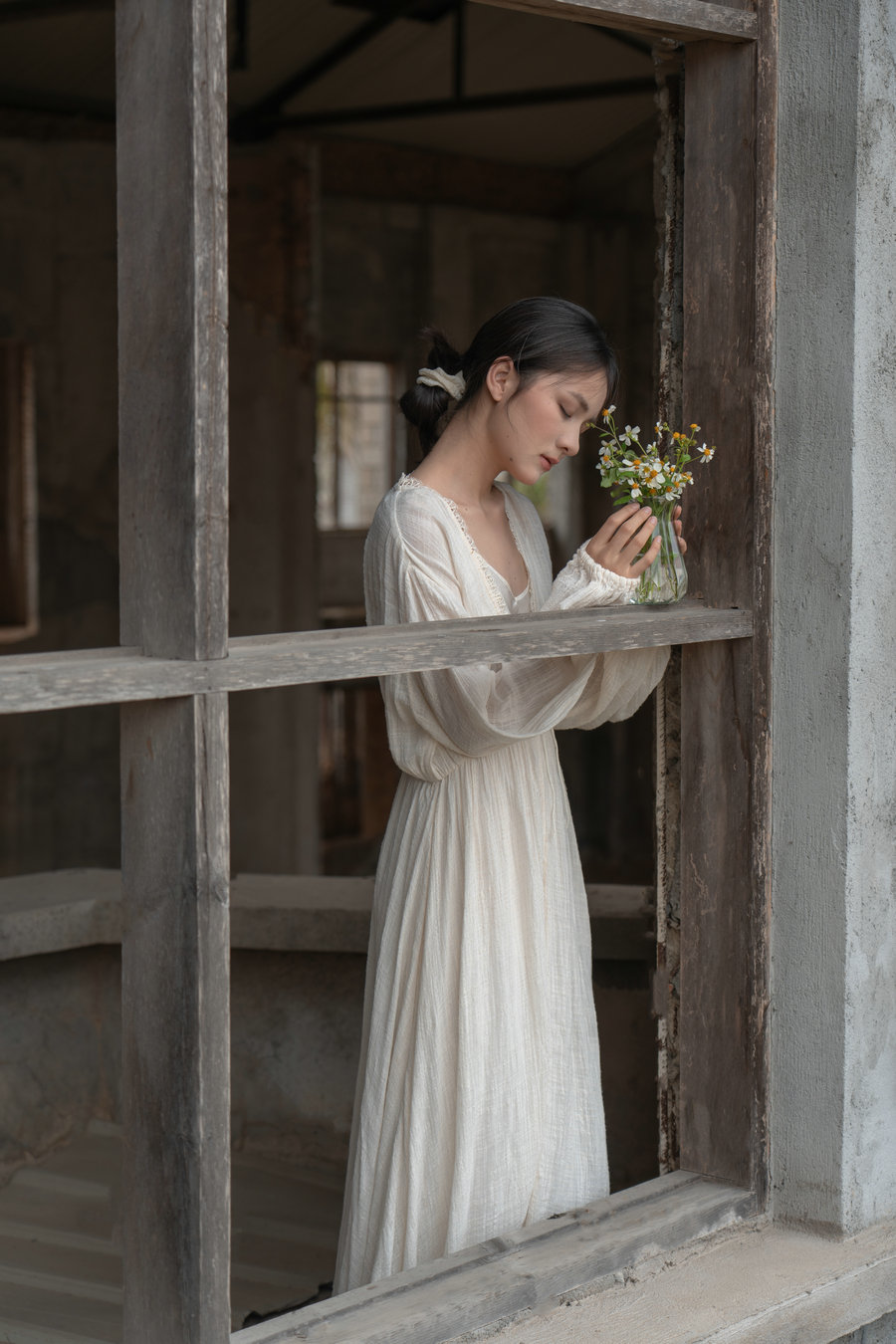 [YITUYU]艺图语 2025.06.03 裙摆漫过时光的碎痕 小雨天气 [18P-222MB]