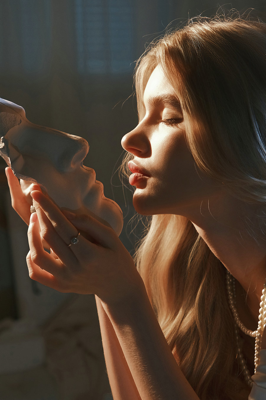 [YITUYU]艺图语 2025.06.03 如坠云雾 ALBINA [15P-256MB]