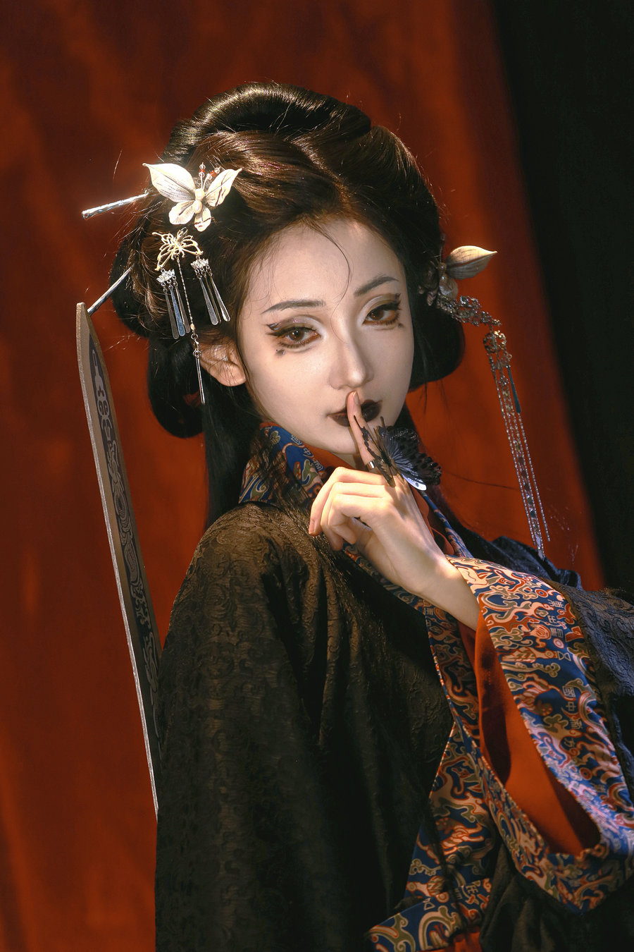 [YITUYU]艺图语 2025.06.07 恶女 荔小柴 [18P-173MB]