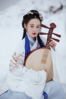 [YITUYU]艺图语 2025.05.18 暮烟 芝月 [19P-194MB]