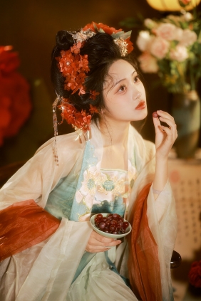 [YITUYU]艺图语 2025.05.12 华丽唐风 绵绵思远道 [15P-116MB]