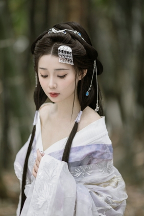 [YITUYU]艺图语 2025.05.23 今天的风是杜鹃花香 褚鸢鸢 [19P-435MB]