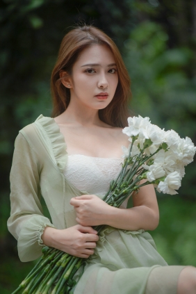 [YITUYU]艺图语 2025.05.27 森林童话：绿裙少女与光共舞 颖儿YY [39P-1.47GB]