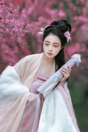 [YITUYU]艺图语 2025.05.28 红梅 岁岁如意 [14P-202MB]