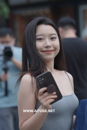 精选街拍视频 No.9461 气质灰色长裙 [125P-1.49GB]