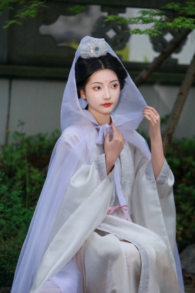 [YITUYU]艺图语 2025.05.16 木绣球下的神女 南瓜粥 [15P-57MB]